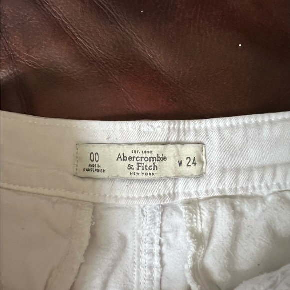 Abercrombie mid rise shorts - Picture 2 of 3
